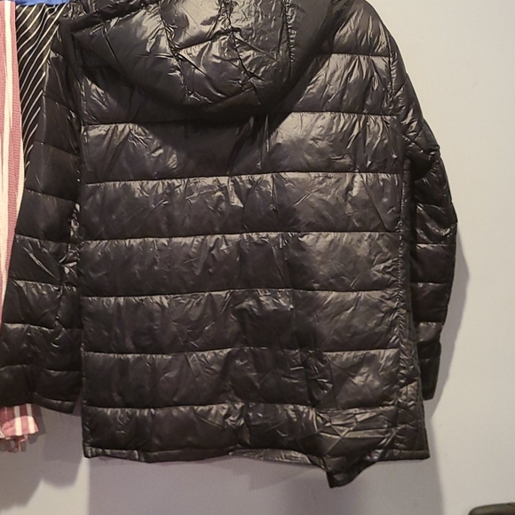 Womans - Picture 3 of 3